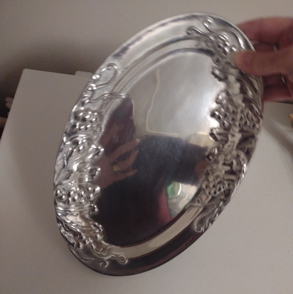 Vtg Wilton Armetale Silver Pewter Grape Motif Oval Platter Tray USA 11.7" - Picture 2 of 7